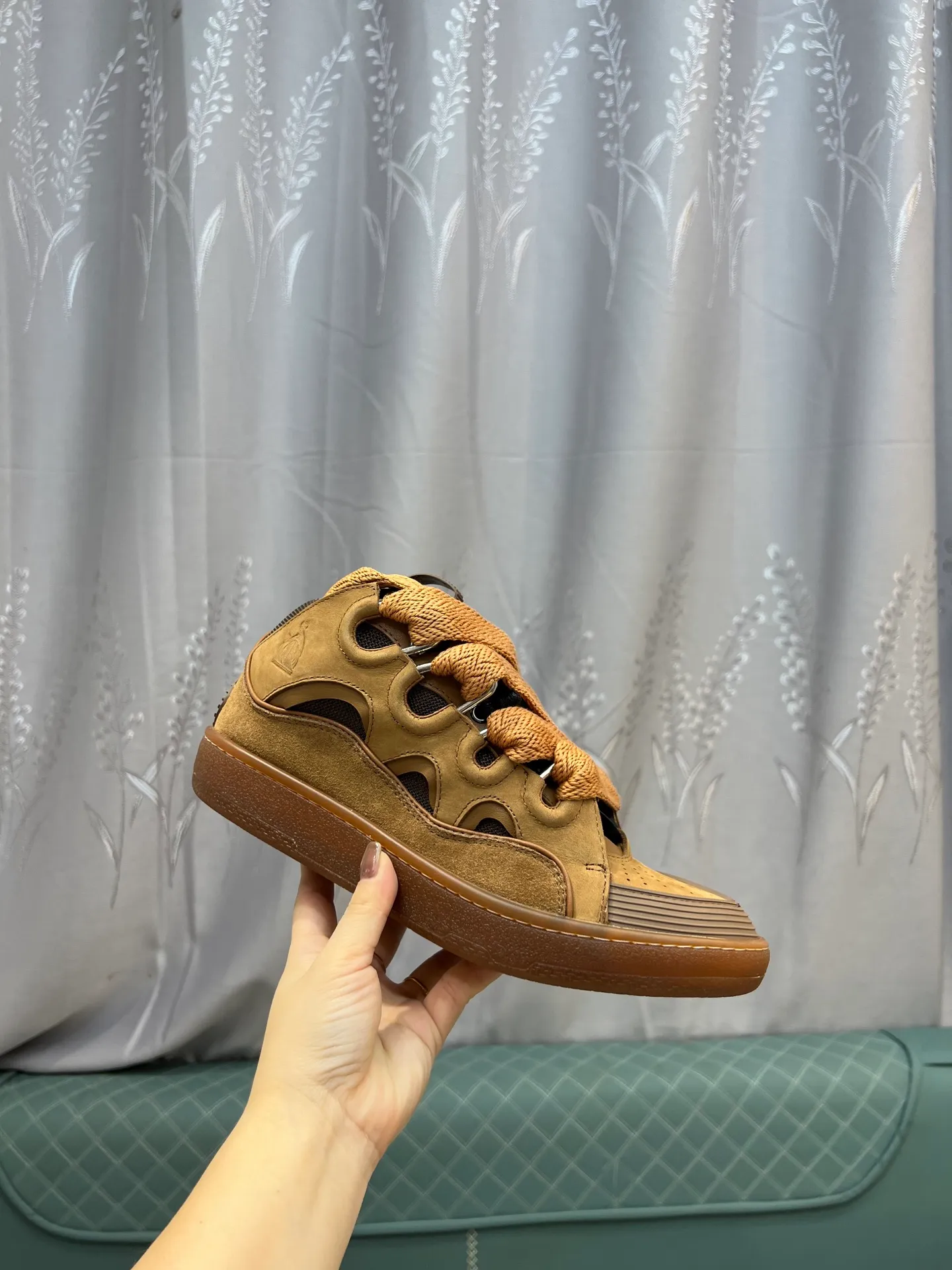 Men's men's shoes💰780 [LANVIN] Latest lace-up fashionable casual sneakers for couples High-quality CLAY couple series‼ ️ The latest trendy products of the season 🌈Many bloggers have planted grass and purchased the original open-mold customization. The upper and outsole are sewn with mark threads without edge sealing. Multiple material splicing combination design. Very versatile for fashionable and casual wear. Comfortable on the feet. Recommended for self-retention (upper cowhide + cow suede + breathable mesh) inner foot pad cowhide exclusive original open-mold clear logo rubber outsole ⚠️36-44 yards (45 custom-made)